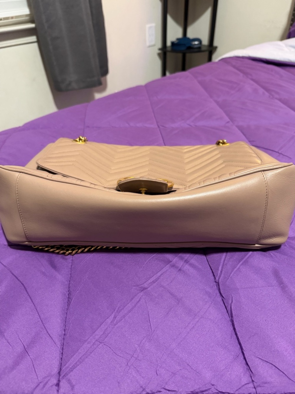 Large Gucci Beige Quilted Marmont Chevron Shoulder Bag with Gold Hardware - Picture 2 of 8